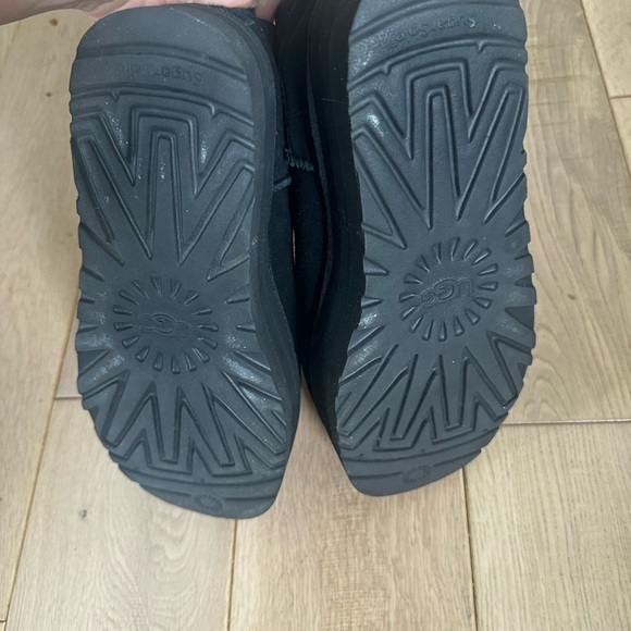 UGG Classic Ultra Mini Platform - Picture 9 of 11